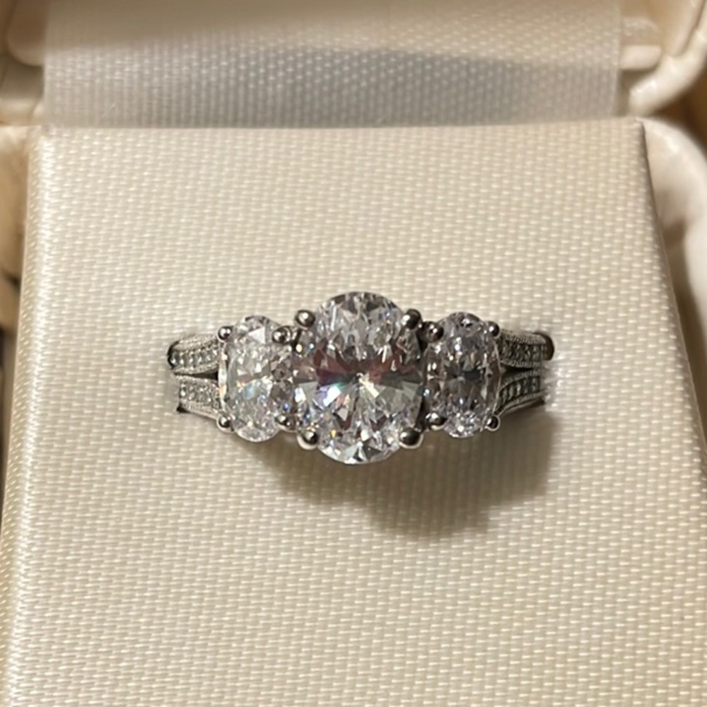 Beautiful Rhodium-plated Sterling Silver CZ Ring